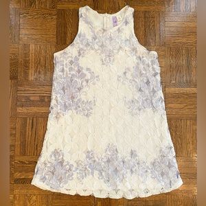 Francesca’s White & Blue Floral Lace Shift Dress